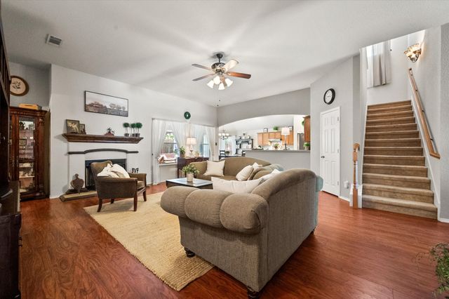 909 Mesquite Drive, Burleson, TX 76028