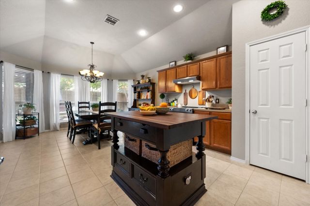 909 Mesquite Drive, Burleson, TX 76028