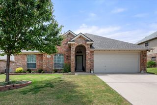 909 Mesquite Drive, Burleson, TX 76028