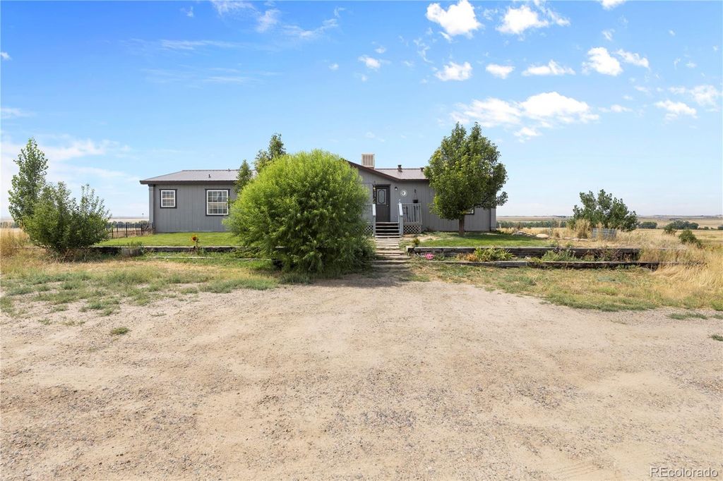 47904 Dartmouth Avenue, Bennett, CO 80102