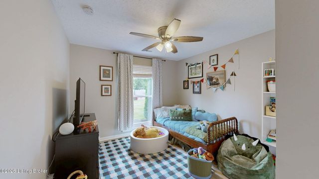8402 Daverman Dr, Louisville, KY 40228