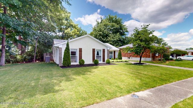 8402 Daverman Dr, Louisville, KY 40228
