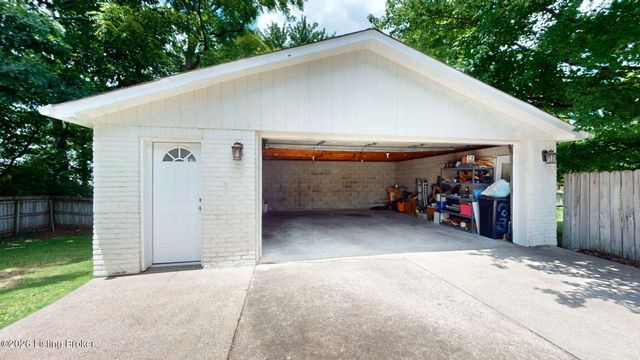 8402 Daverman Dr, Louisville, KY 40228