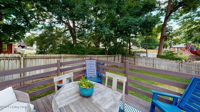 8402 Daverman Dr, Louisville, KY 40228
