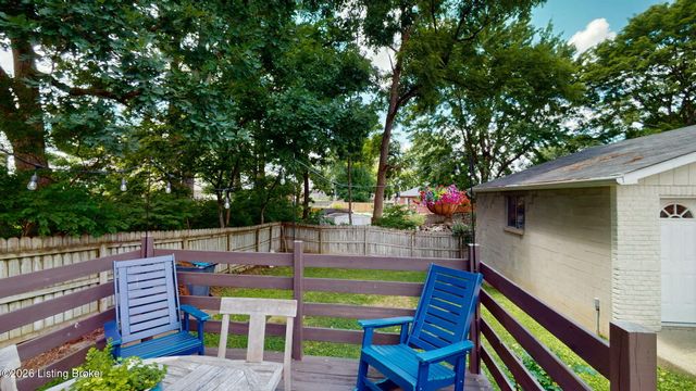 8402 Daverman Dr, Louisville, KY 40228