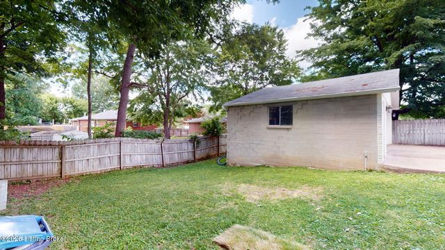 8402 Daverman Dr, Louisville, KY 40228