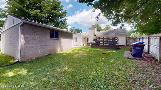 8402 Daverman Dr, Louisville, KY 40228