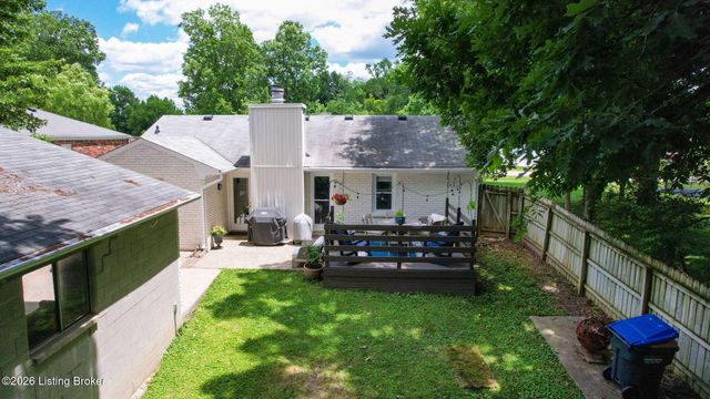 8402 Daverman Dr, Louisville, KY 40228