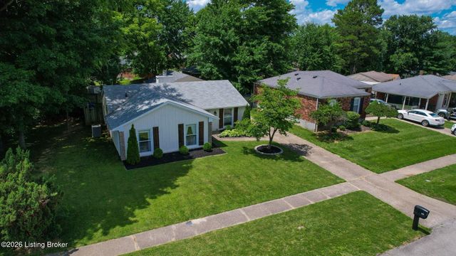 8402 Daverman Dr, Louisville, KY 40228