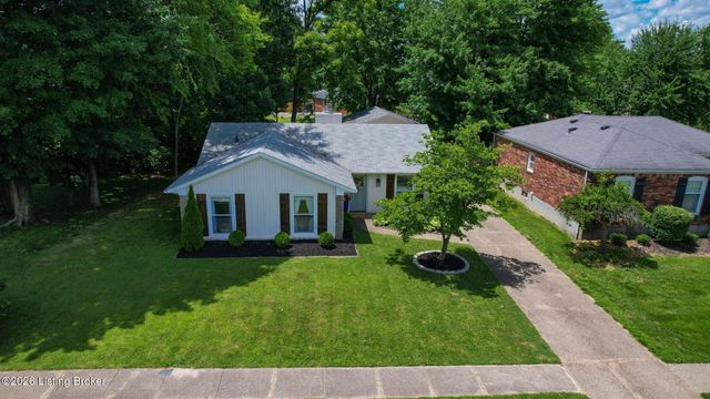 8402 Daverman Dr, Louisville, KY 40228