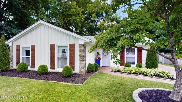 8402 Daverman Dr, Louisville, KY 40228