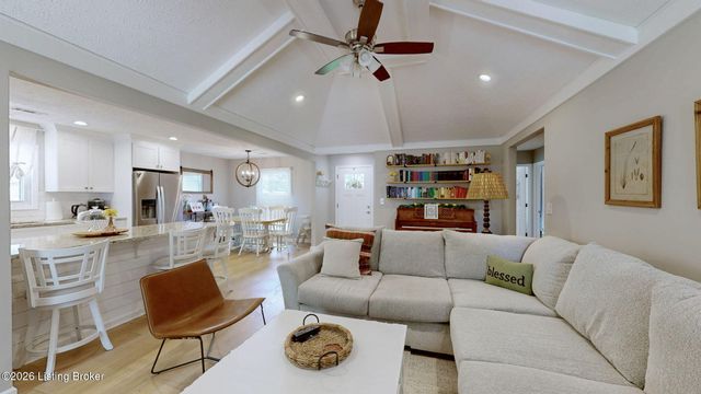 8402 Daverman Dr, Louisville, KY 40228