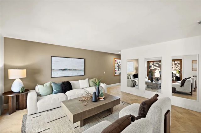 923 Balboa Avenue, Laguna Beach, CA 92651