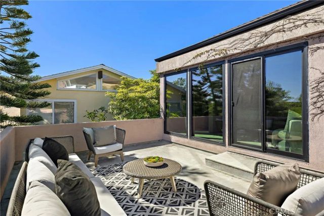 923 Balboa Avenue, Laguna Beach, CA 92651