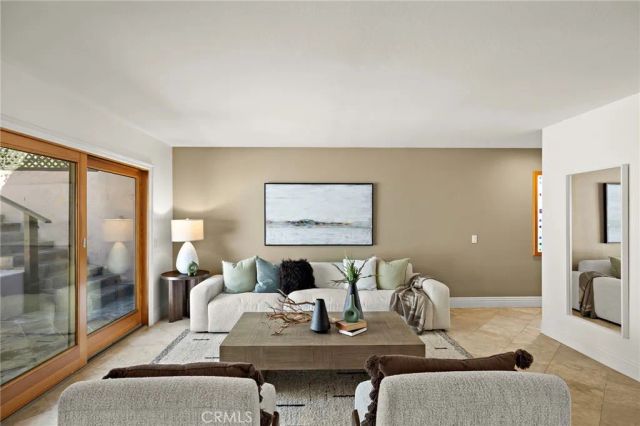 923 Balboa Avenue, Laguna Beach, CA 92651