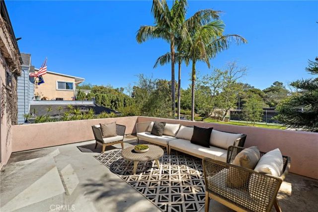 923 Balboa Avenue, Laguna Beach, CA 92651