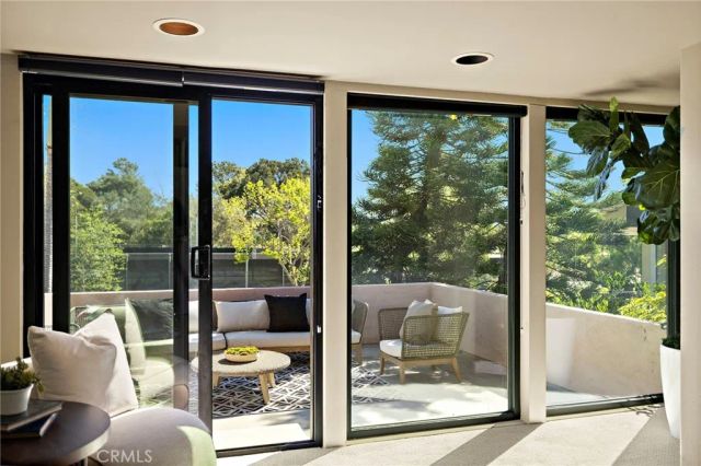 923 Balboa Avenue, Laguna Beach, CA 92651