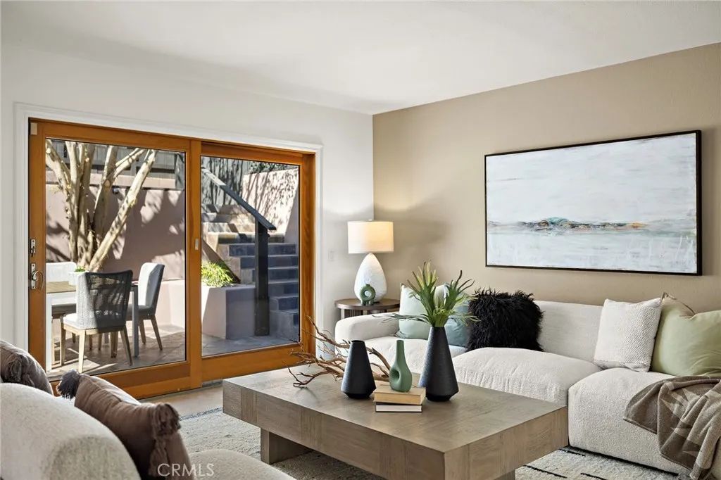 923 Balboa Avenue, Laguna Beach, CA 92651