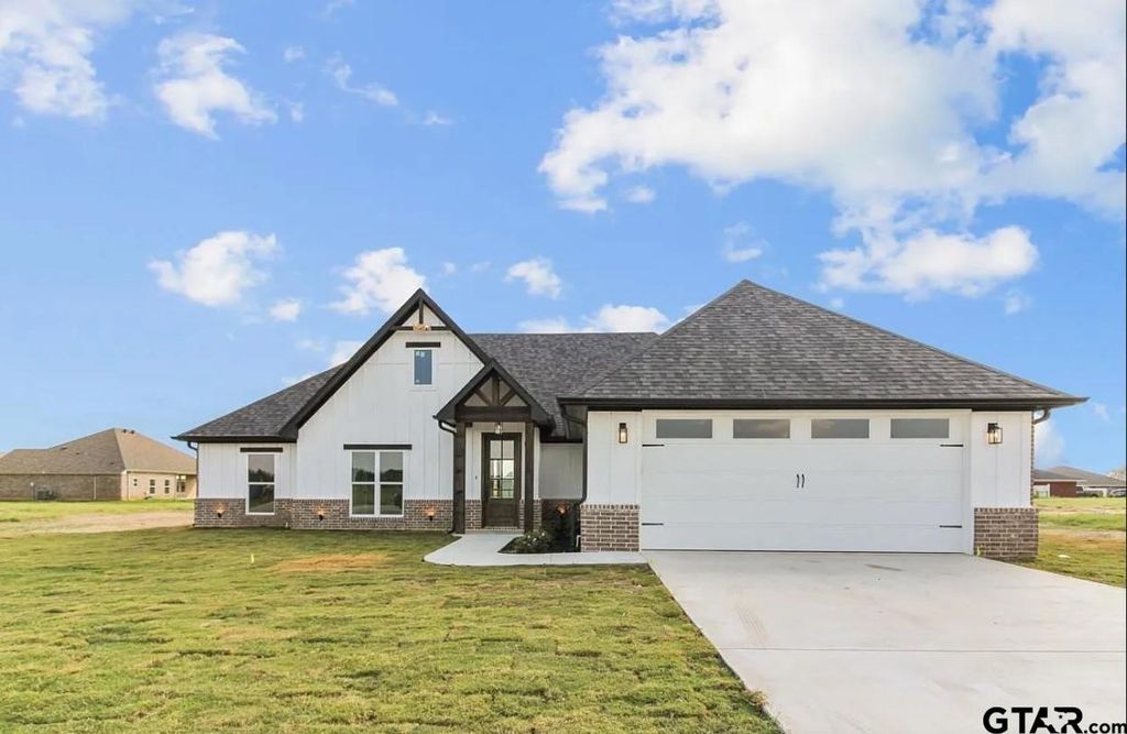 12316 Maplewood Dr, Lindale, TX 75771