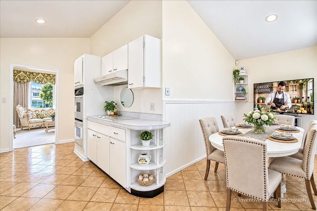 9938 N Huber Lane, Niles, IL 60714