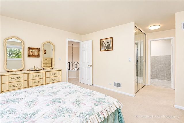 9938 N Huber Lane, Niles, IL 60714