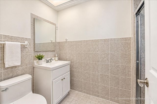 9938 N Huber Lane, Niles, IL 60714