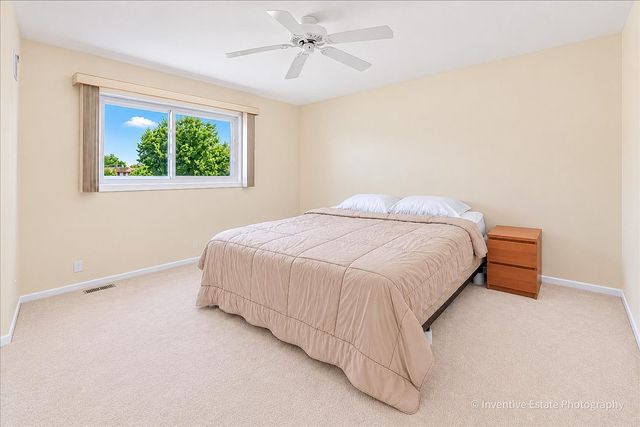 9938 N Huber Lane, Niles, IL 60714