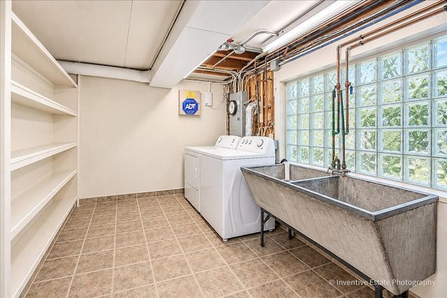 9938 N Huber Lane, Niles, IL 60714