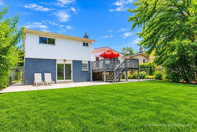 9938 N Huber Lane, Niles, IL 60714