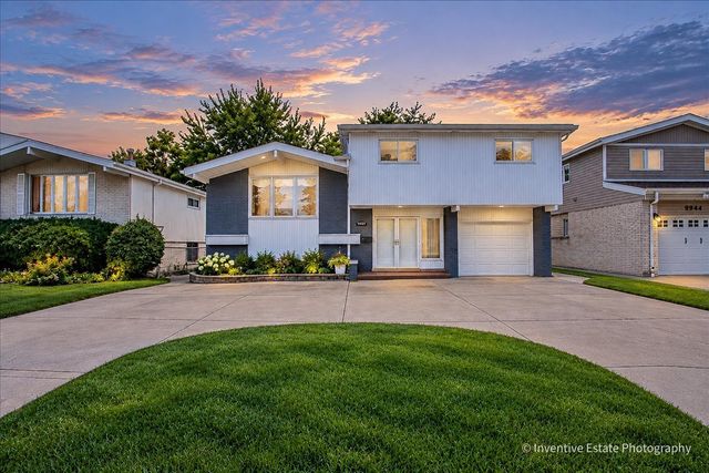 9938 N Huber Lane, Niles, IL 60714