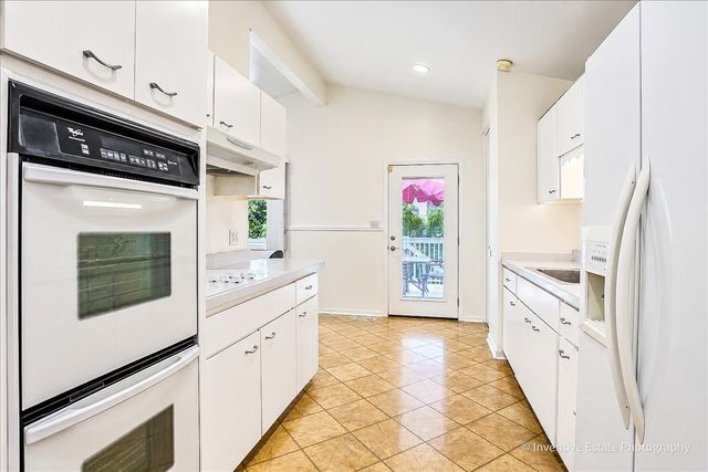 9938 N Huber Lane, Niles, IL 60714