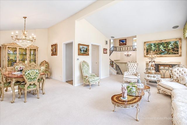 9938 N Huber Lane, Niles, IL 60714