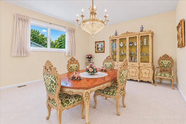 9938 N Huber Lane, Niles, IL 60714