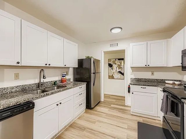 2001 Newbury Drive, Arlington, TX 76014