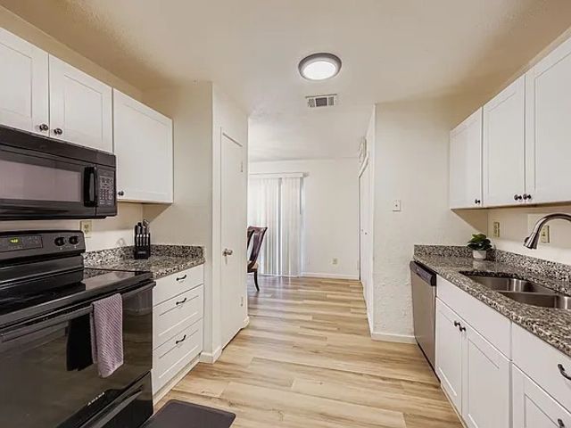 2001 Newbury Drive, Arlington, TX 76014