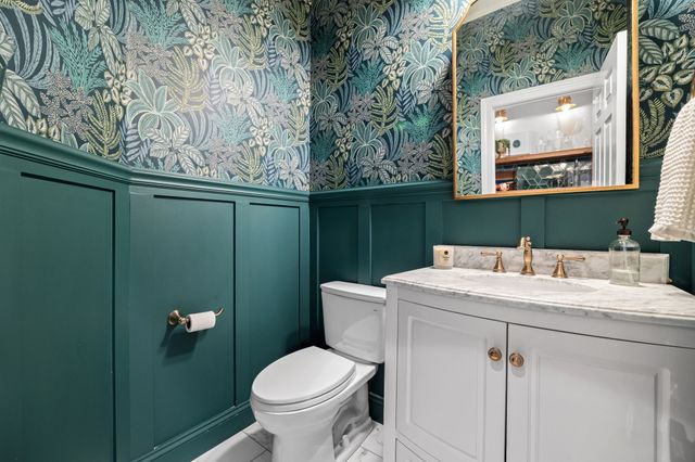 1610 Burr Oaks Drive, West Des Moines, IA 50266