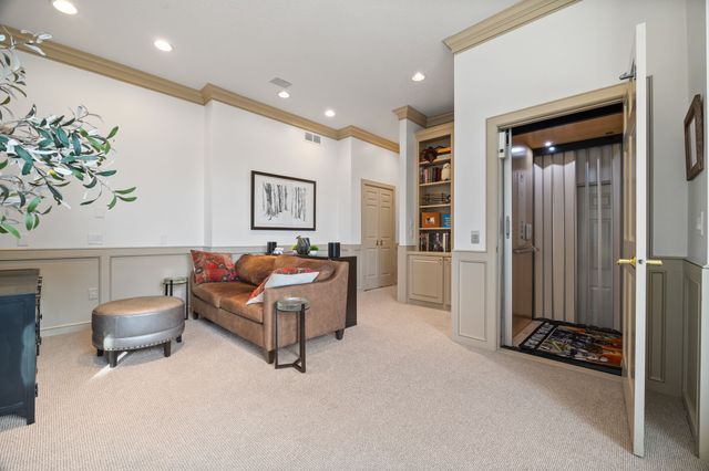 1610 Burr Oaks Drive, West Des Moines, IA 50266