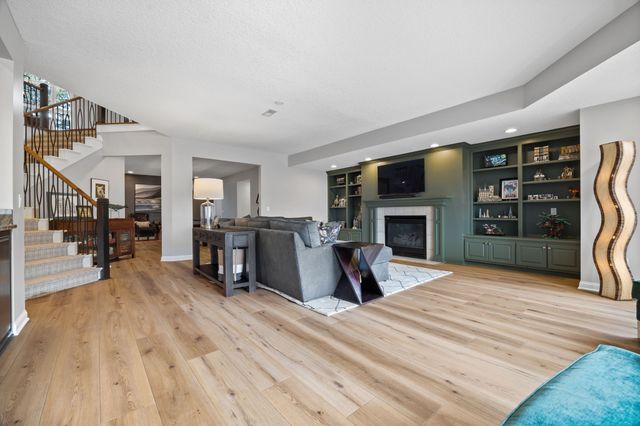 1610 Burr Oaks Drive, West Des Moines, IA 50266