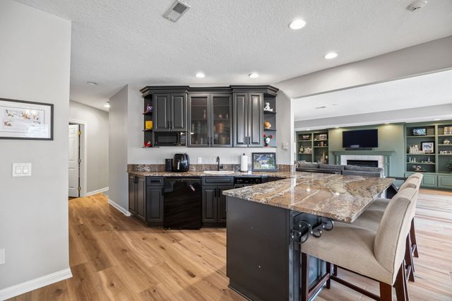 1610 Burr Oaks Drive, West Des Moines, IA 50266