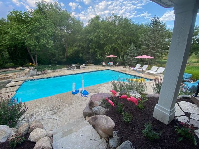 1610 Burr Oaks Drive, West Des Moines, IA 50266