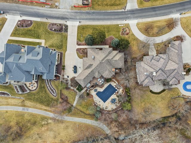 1610 Burr Oaks Drive, West Des Moines, IA 50266