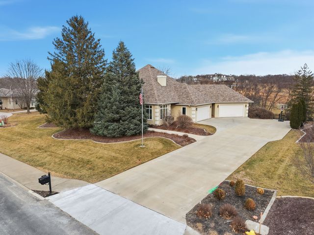 1610 Burr Oaks Drive, West Des Moines, IA 50266