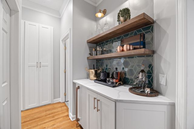 1610 Burr Oaks Drive, West Des Moines, IA 50266