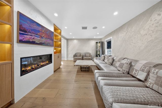 4926 Greenbush Avenue, Sherman Oaks, CA 91423