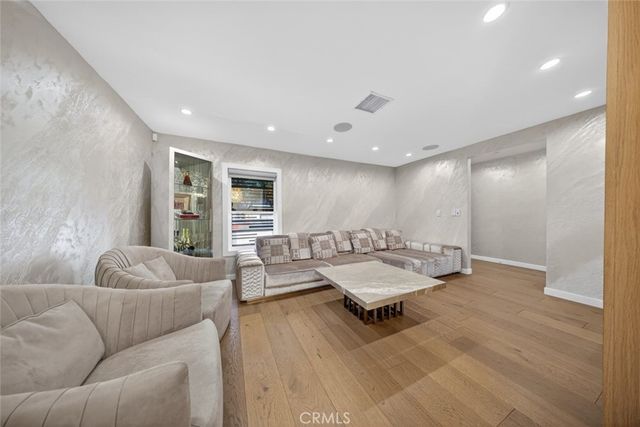 4926 Greenbush Avenue, Sherman Oaks, CA 91423