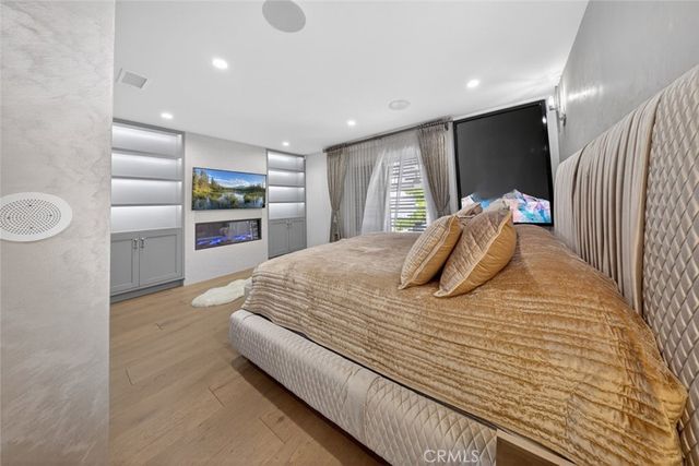 4926 Greenbush Avenue, Sherman Oaks, CA 91423