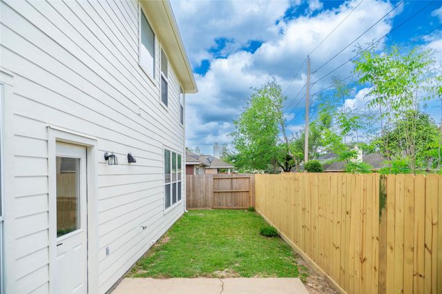 16327 Woma Ct Court, Sugar Land, TX 77498