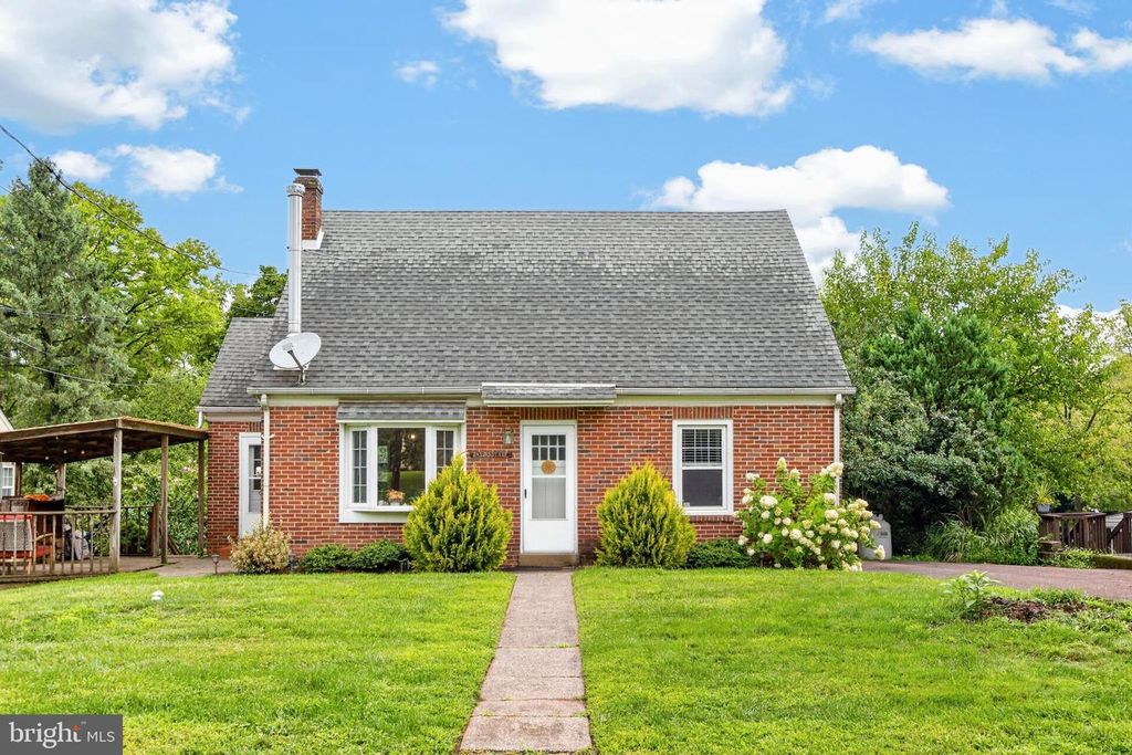241 ROOT AVE, POTTSTOWN, PA 19465 — exterior