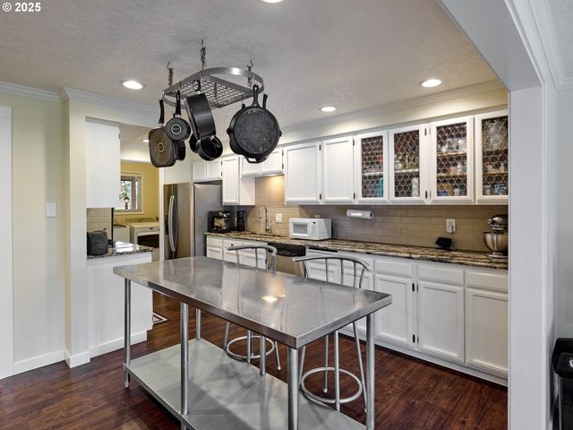 28502 S HIGHWAY 213, Molalla, OR 97038