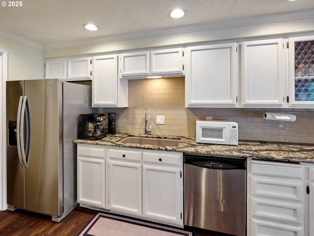 28502 S HIGHWAY 213, Molalla, OR 97038